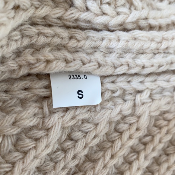 NWOT! Benetton Faux Fur Front Sweater - Picture 6 of 10